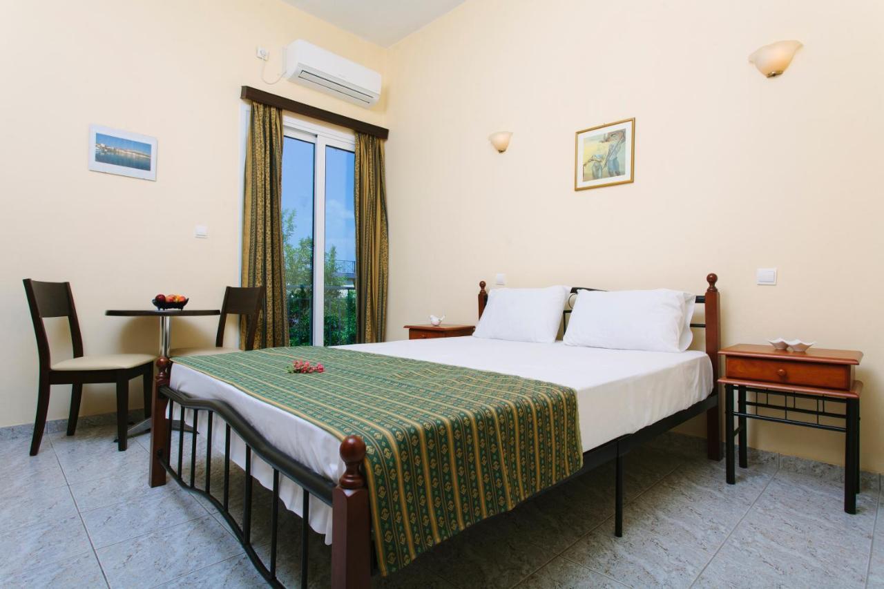 Hotel Loula Rooms And Apartments Kaména Vúrla Kültér fotó