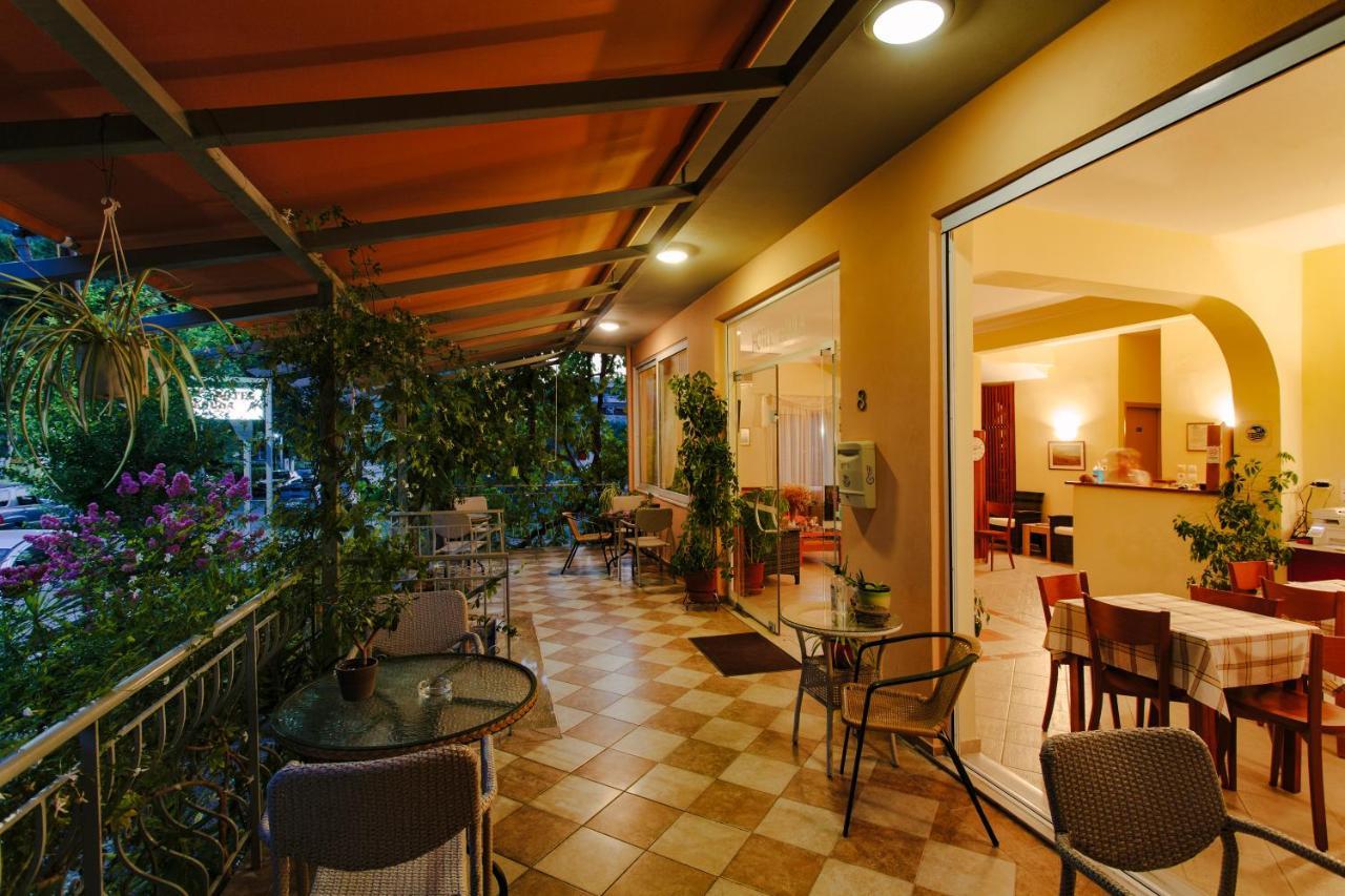Hotel Loula Rooms And Apartments Kaména Vúrla Kültér fotó