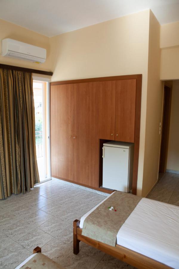 Hotel Loula Rooms And Apartments Kaména Vúrla Kültér fotó