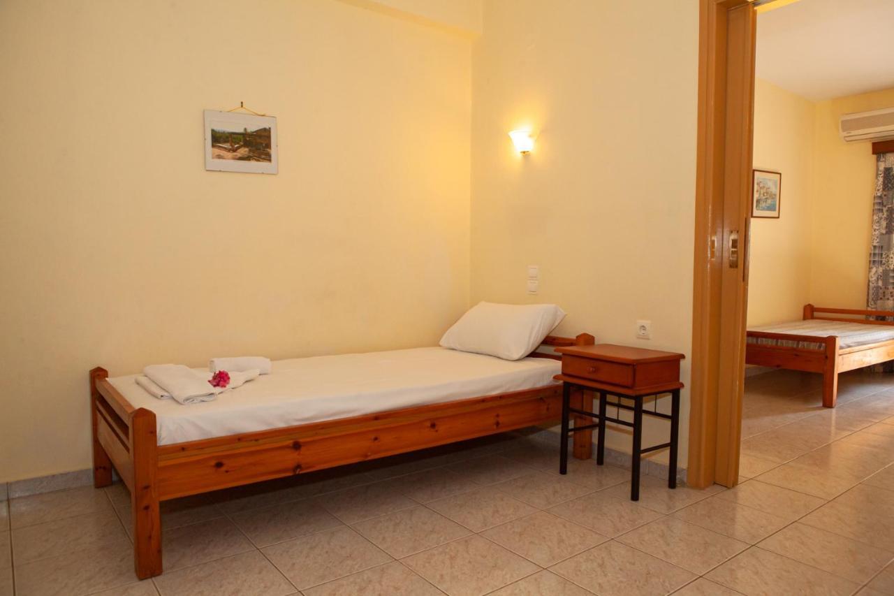 Hotel Loula Rooms And Apartments Kaména Vúrla Kültér fotó