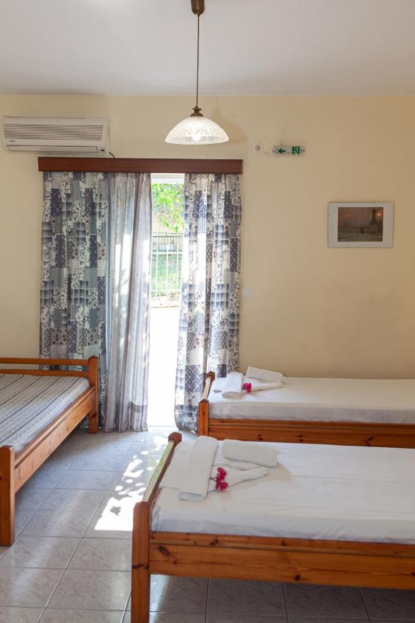 Hotel Loula Rooms And Apartments Kaména Vúrla Kültér fotó