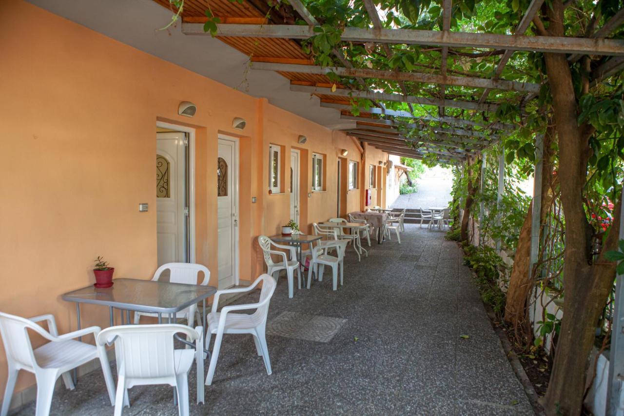 Hotel Loula Rooms And Apartments Kaména Vúrla Kültér fotó