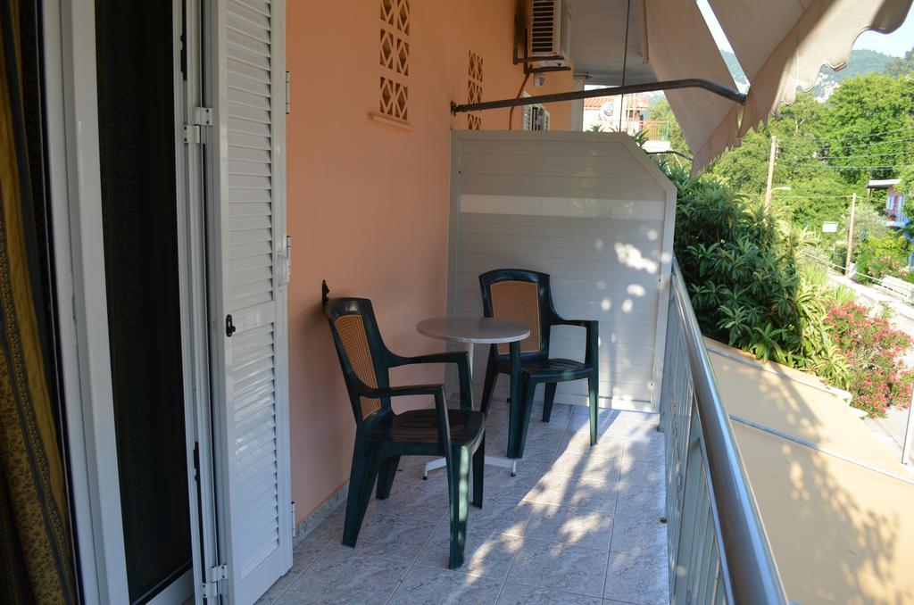 Hotel Loula Rooms And Apartments Kaména Vúrla Kültér fotó