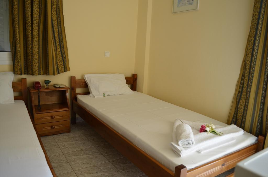 Hotel Loula Rooms And Apartments Kaména Vúrla Kültér fotó